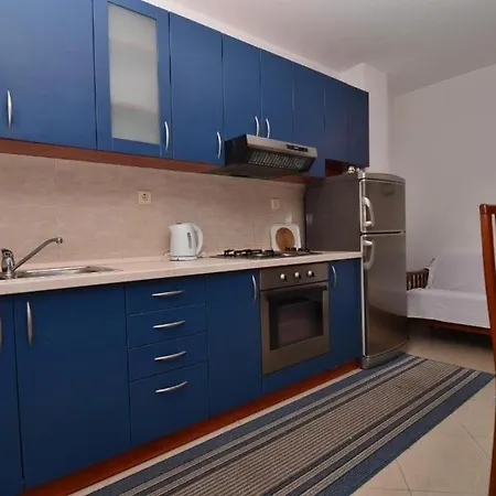Apartman With Parking Space - 24992 Makarska