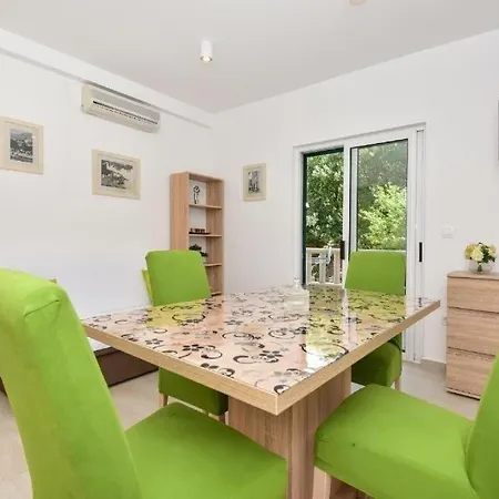 Apartament With Parking Space - 24992 *