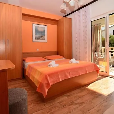 Apartman With Parking Space - 24992 Makarska