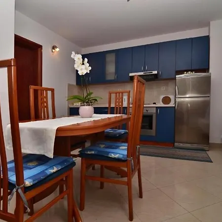 Apartament With Parking Space - 24992 *