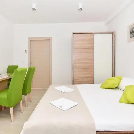 Apartament With Parking Space - 24992 *