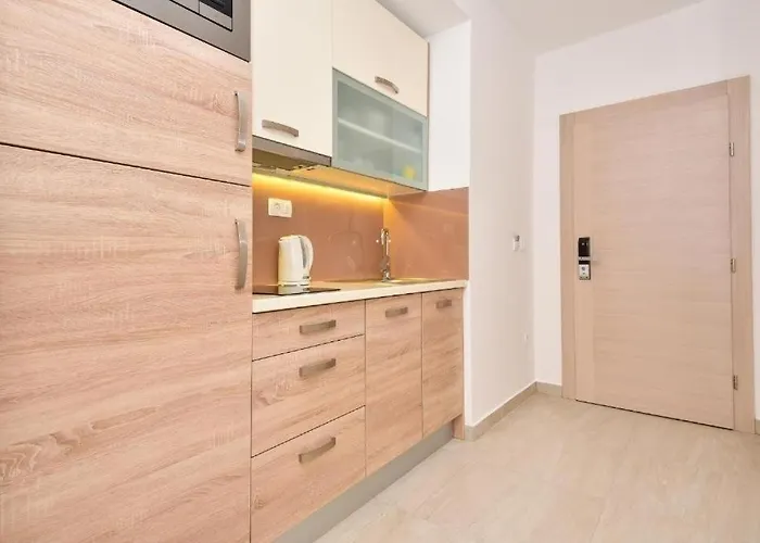 With Parking Space - 24992 Apartman *