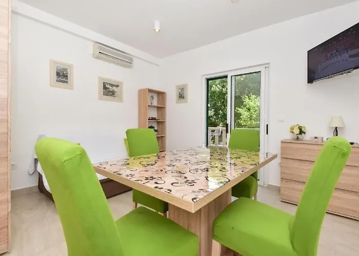 Apartman With Parking Space - 24992 *