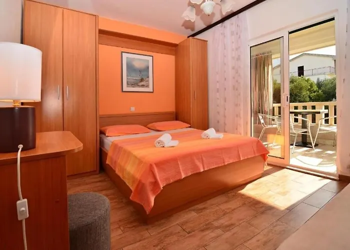 Apartman With Parking Space - 24992 Makarska