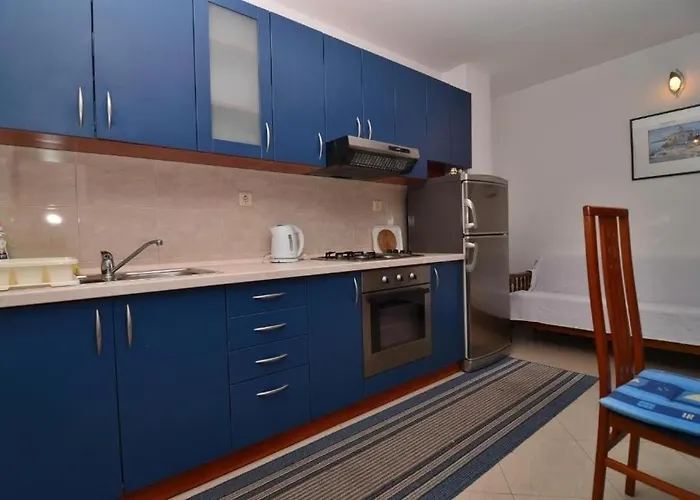 Apartman With Parking Space - 24992 Makarska